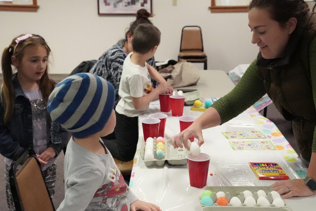 Egg Dying Mom shows Kids